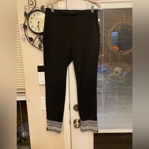 Super cute sized Med Karen Kane pants.